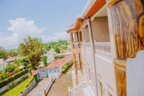 Tony'S Place Гисеньи Экстерьер фото